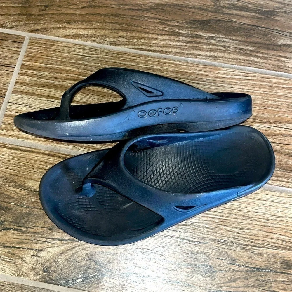 Oofos Ooriginal slip on thong recovery flip flops